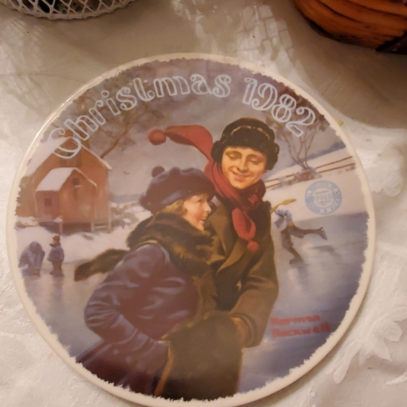 Plate - Picture 1 of 3